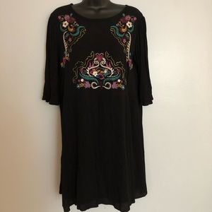 Super cute black dress! 💗